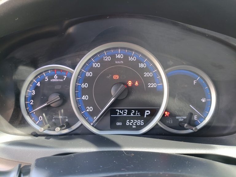 TOYOTA YARIS 1.5